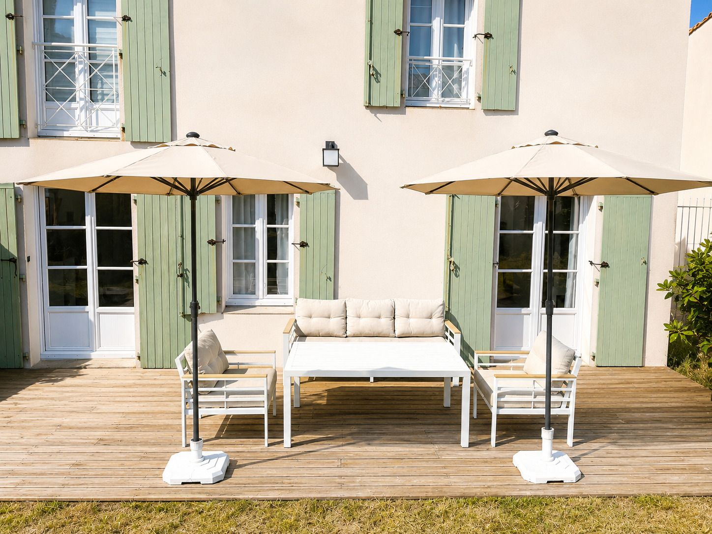Terrasse et jardin de la Villa des Salines à La Flotte