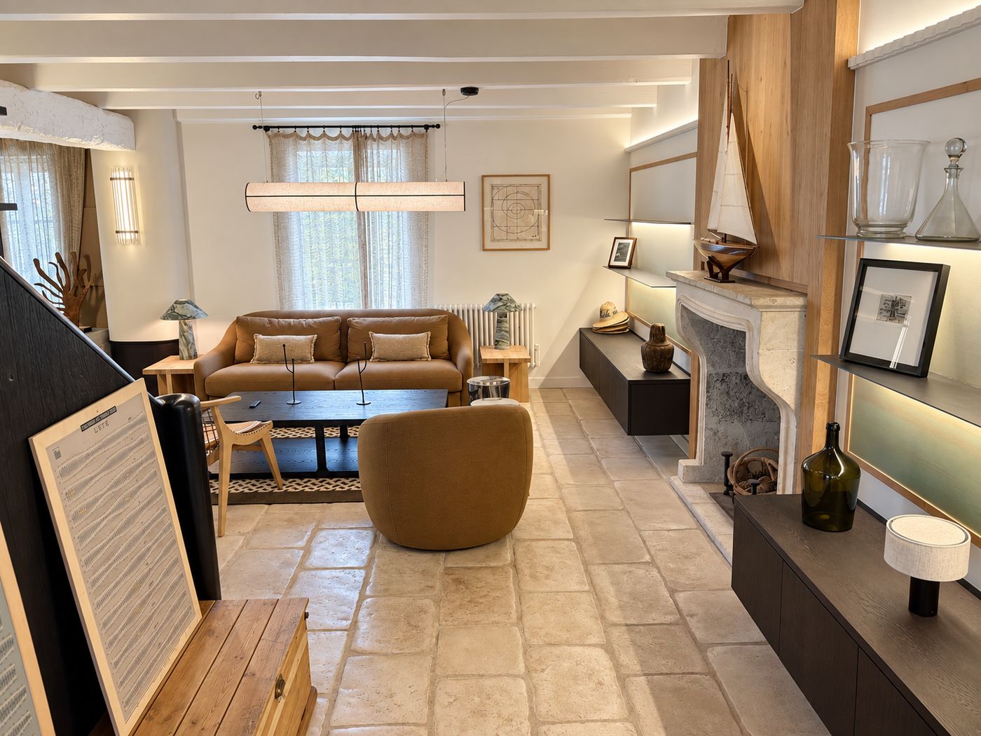 Intérieur de la Villa des Sables, pierres et poutres apparentes
